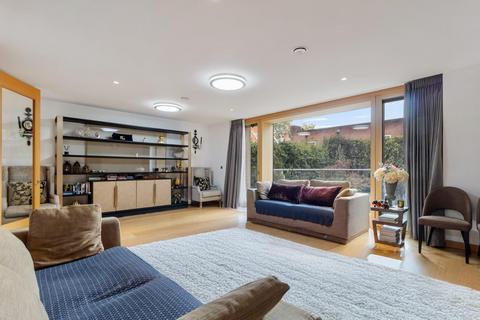 3 bedroom apartment for sale, Vicarage Gate, London