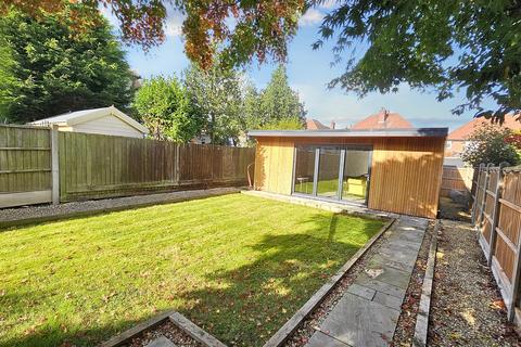 3 bedroom semi-detached house for sale, Elmfield Avenue, Birstall