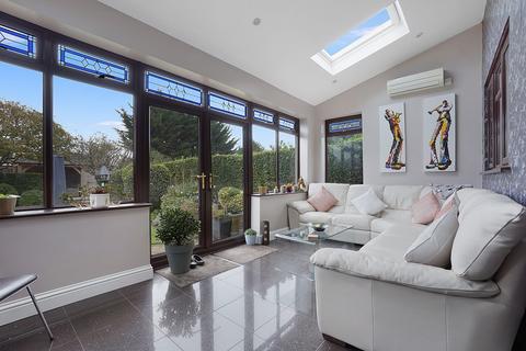 16 Brenchley Avenue, Gravesend, DA11 7RQ