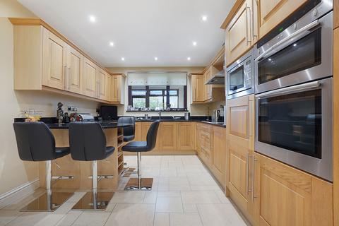 16 Brenchley Avenue, Gravesend, DA11 7RQ