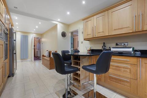 16 Brenchley Avenue, Gravesend, DA11 7RQ