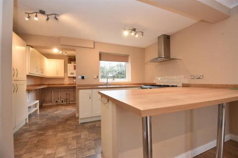 4 bedroom house to rent, Culm Lea, Cullompton