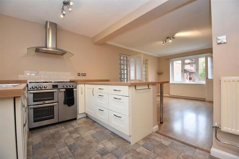 4 bedroom house to rent, Culm Lea, Cullompton