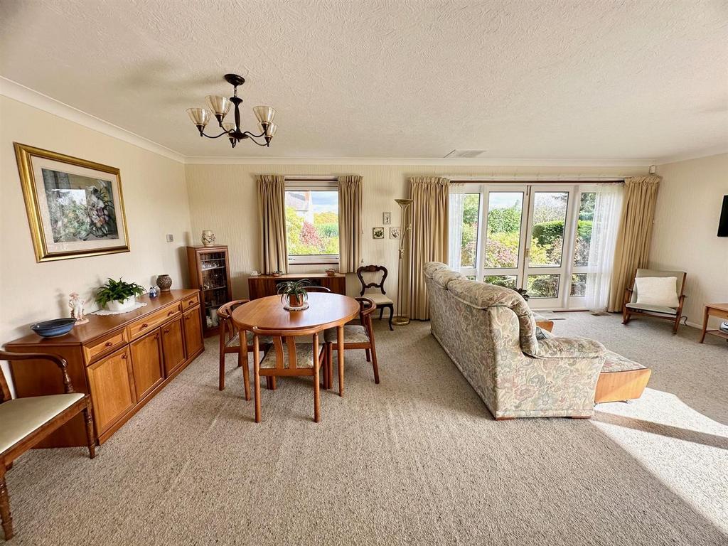 Kensington Close, Halifax 3 bed detached bungalow for sale £550,000