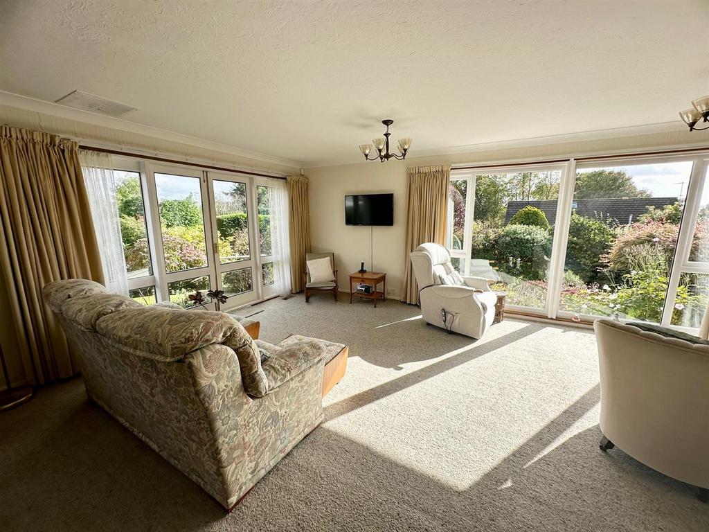 Kensington Close, Halifax 3 bed detached bungalow for sale £550,000