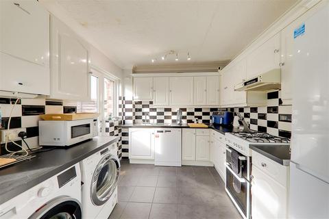 3 bedroom terraced house for sale, Barn Close, Worthing