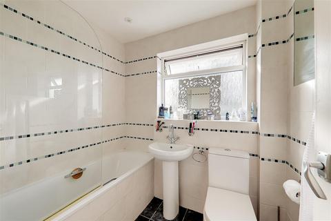 5 Barn Close, Worthing, BN13 2BE