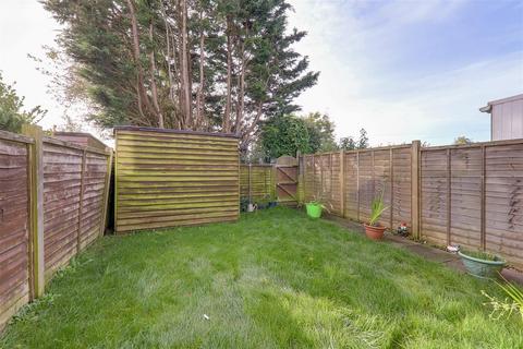 5 Barn Close, Worthing, BN13 2BE