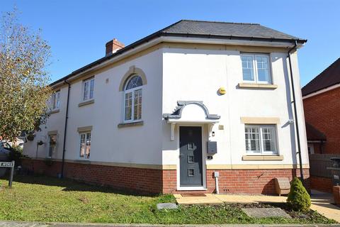 3 bedroom semi-detached house for sale, Luscombe Avenue, Hellingly, Hailsham