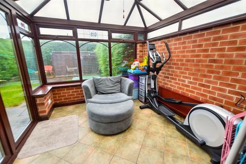 10 Auster Bank Avenue, Tadcaster, LS24 8AZ
