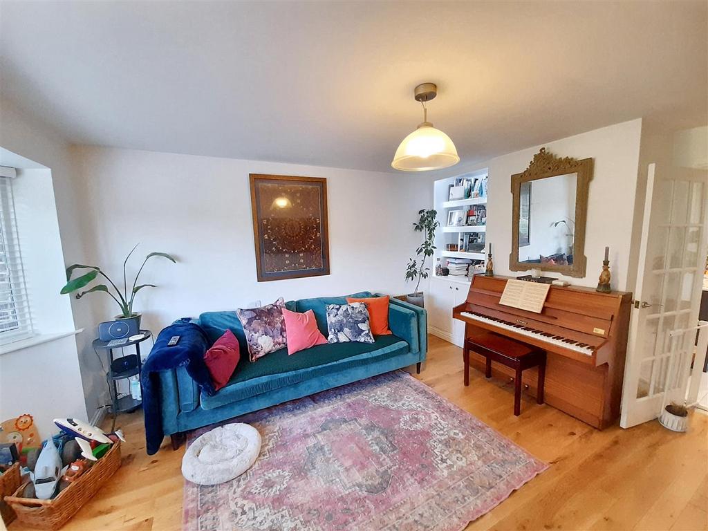 Living room 1 new.jpg