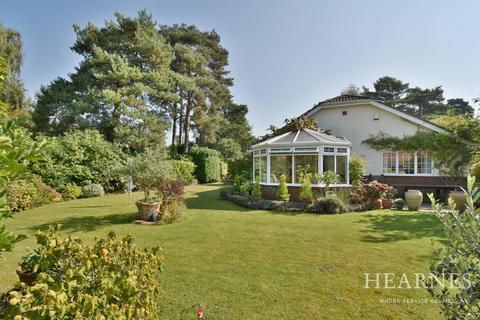 56 Chander Close, Ferndown, BH22 8DW