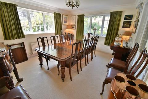 56 Chander Close, Ferndown, BH22 8DW