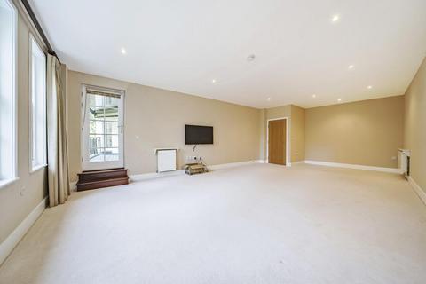 2 bedroom flat for sale, Westerham, Road