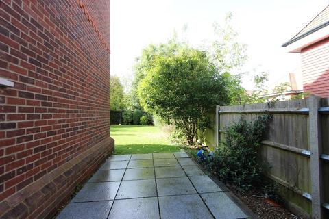 Flat 3, Oaks House, 12 Brighton Road, Banstead, SM7 1BS