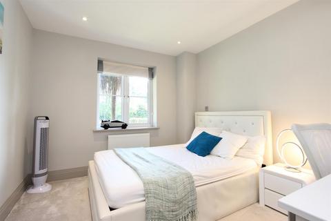 Flat 3, Oaks House, 12 Brighton Road, Banstead, SM7 1BS