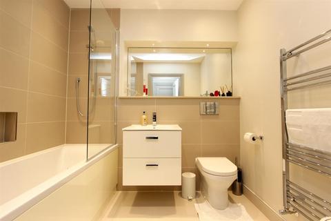 Flat 3, Oaks House, 12 Brighton Road, Banstead, SM7 1BS