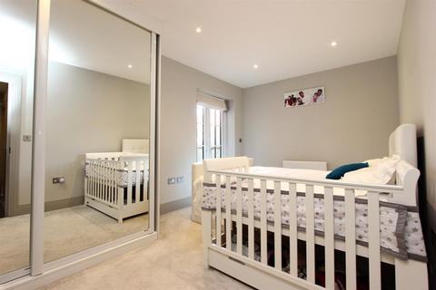 Flat 3, Oaks House, 12 Brighton Road, Banstead, SM7 1BS