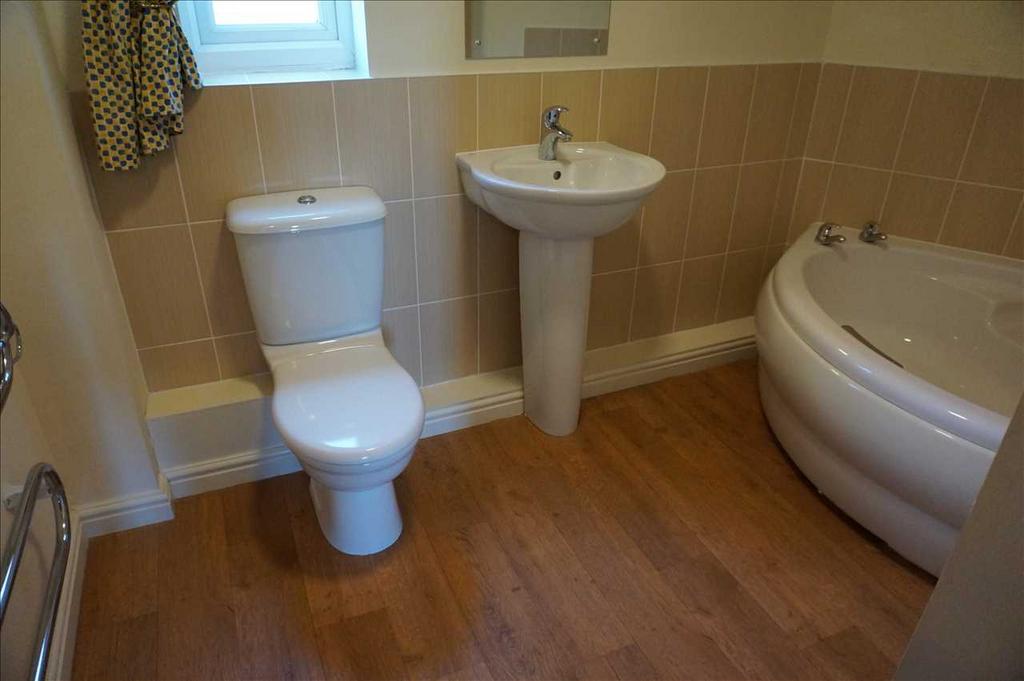 Family bathroom :