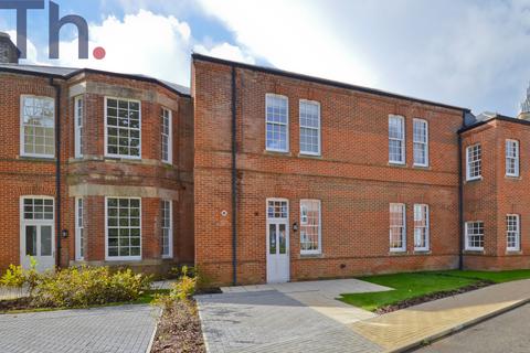3 bedroom terraced house for sale, 26 Whitecroft Park, Newport PO30