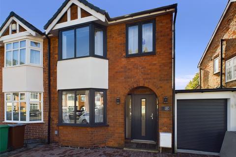 3 bedroom semi-detached house for sale, Charlbury Road, Nottinghamshire NG8