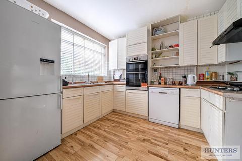 3 bedroom semi-detached house for sale, New Road, London