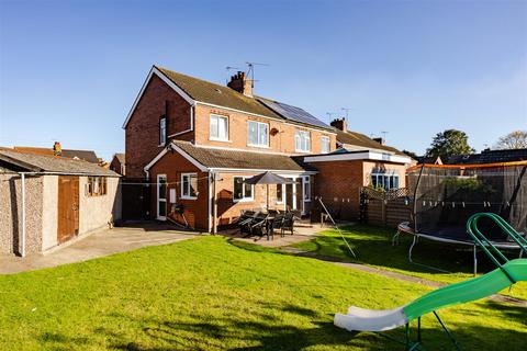 3 bedroom semi-detached house for sale, Vicarage Gardens, Scunthorpe