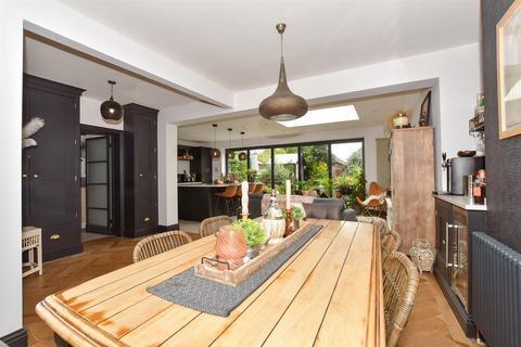 35 Livingstone Road, Caterham, CR3 5TJ
