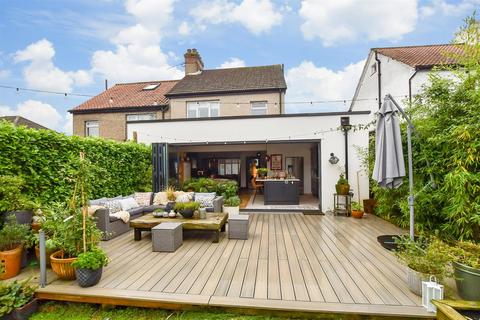 35 Livingstone Road, Caterham, CR3 5TJ
