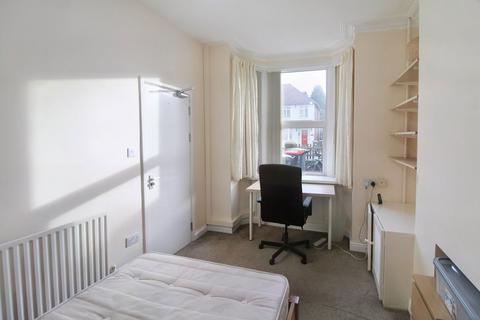 1 bedroom property to rent, Lower Road, Beeston, Nottingham, NG9 2GT