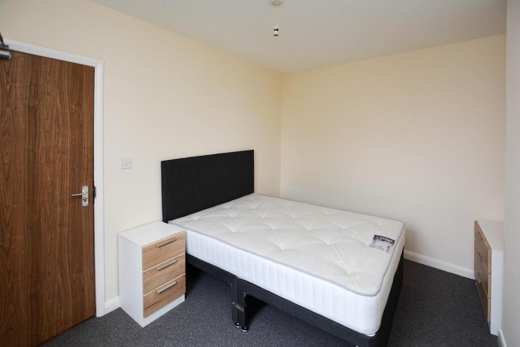 The Avenue, Leigh, WN7 1ET 1 bed in a house share to rent £412 pcm (£