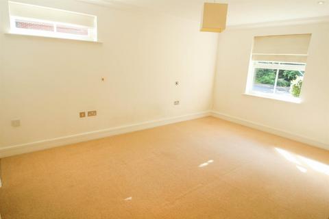 2 bedroom apartment to rent, Tudor Court, Windlesham GU20