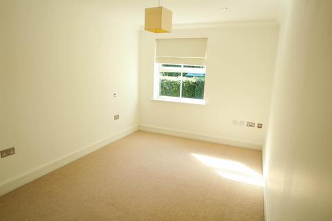 2 bedroom apartment to rent, Tudor Court, Windlesham GU20