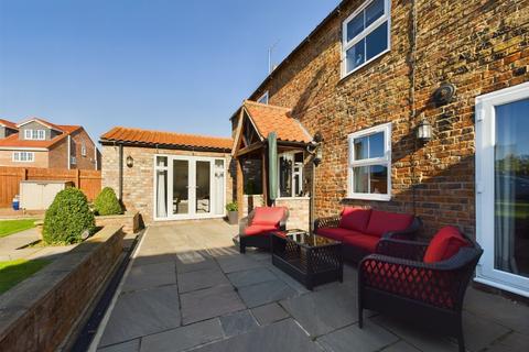 3 bedroom semi-detached house for sale, Main Street, North Frodingham, YO25 8JX