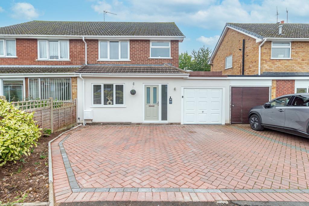 Cloverdale, Stoke Prior, Bromsgrove... 3 bed semidetached house for