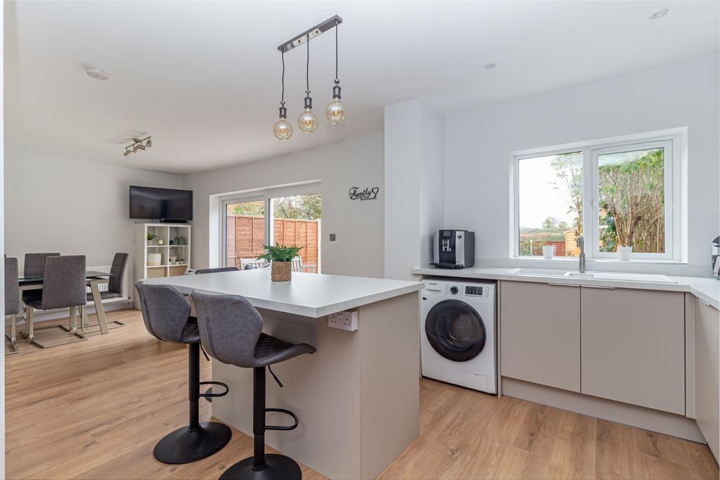 Cloverdale, Stoke Prior, Bromsgrove... 3 bed semidetached house for