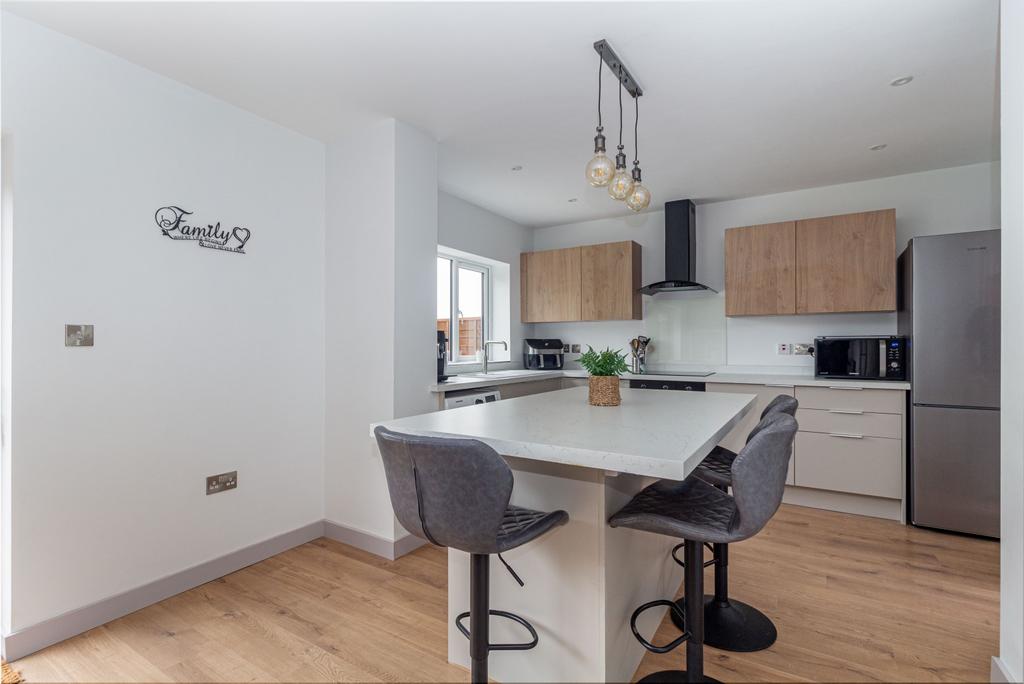 Cloverdale, Stoke Prior, Bromsgrove... 3 bed semidetached house for