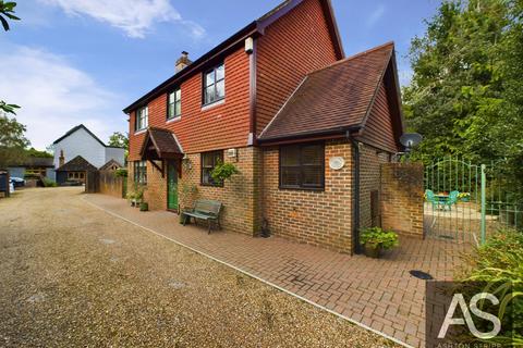 4 bedroom detached house for sale, The Street, Sedlescombe, TN33