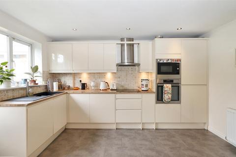 71 Coleridge Way, Borehamwood, WD6 2AE