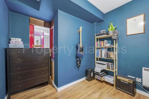 35 Maynards Quay, London, E1W 3RY
