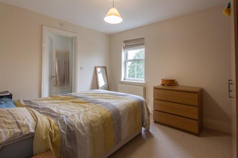 2 bedroom flat to rent, Cambridge Road, Great Shelford, Cambridge