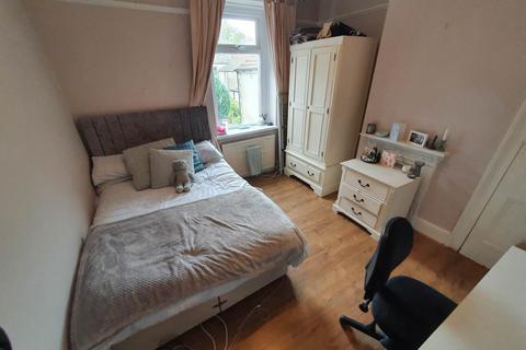 5 bedroom end of terrace house to rent, Llandough Street, Cathays, Cardiff