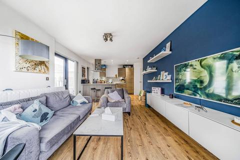 2 bedroom flat for sale, Clubhouse Apartments, Poplar, London, E14