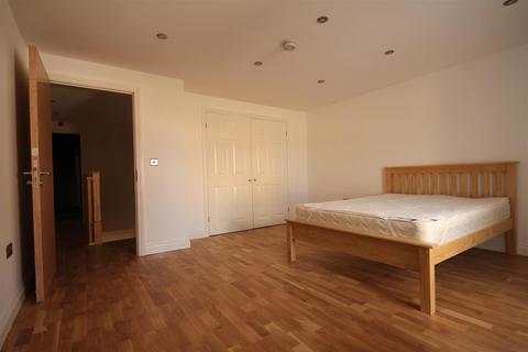 1 bedroom apartment to rent, Falconars House, City Centre