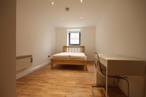 2 bedroom apartment to rent, Falconars House, City Centre