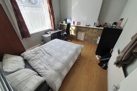 4 bedroom terraced house to rent, Coburn Street, Cathays, Cardiff