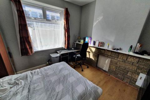 4 bedroom terraced house to rent, Coburn Street, Cathays, Cardiff