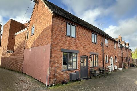 3 bedroom end of terrace house for sale, Swan Court, Swan Street, Alcester