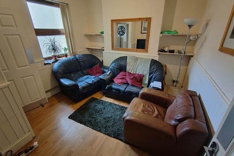 4 bedroom terraced house to rent, Rhymney Street, Cathays, Cardiff