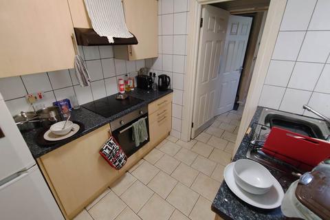 4 bedroom terraced house to rent, Rhymney Street, Cathays, Cardiff